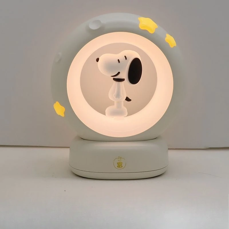 Anime Snoopy Nachtlichter rund um Figur Cartoon Kinder Klopflichter Jungen und Mädchen Geburtstagsgeschenke Schlafzimmer Nachttischlampe