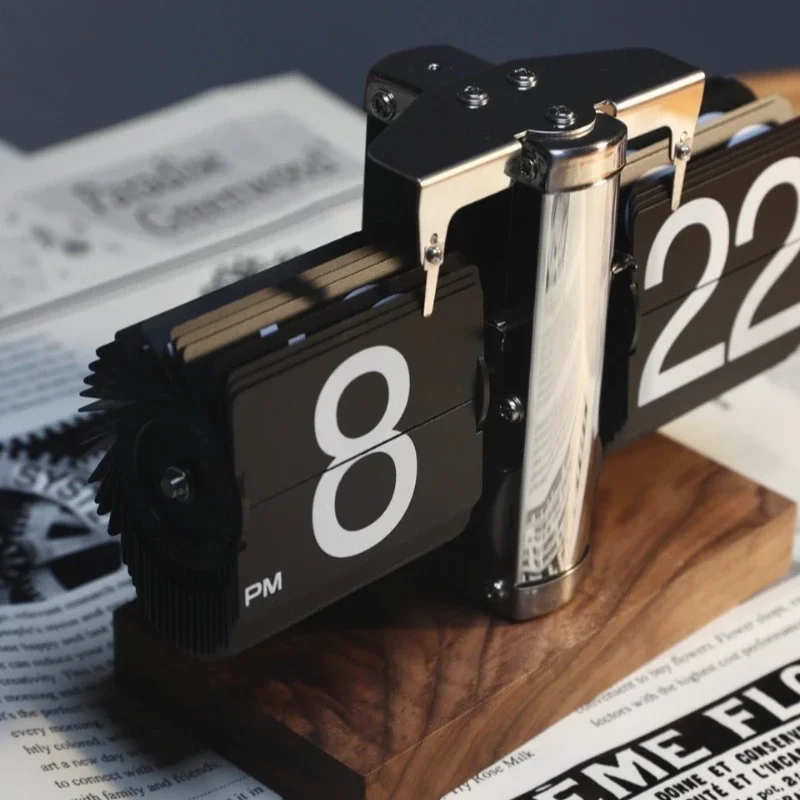 

Automatic page turning clock ornament light luxury niche high-end sense living room entrance TV cabinet decoration