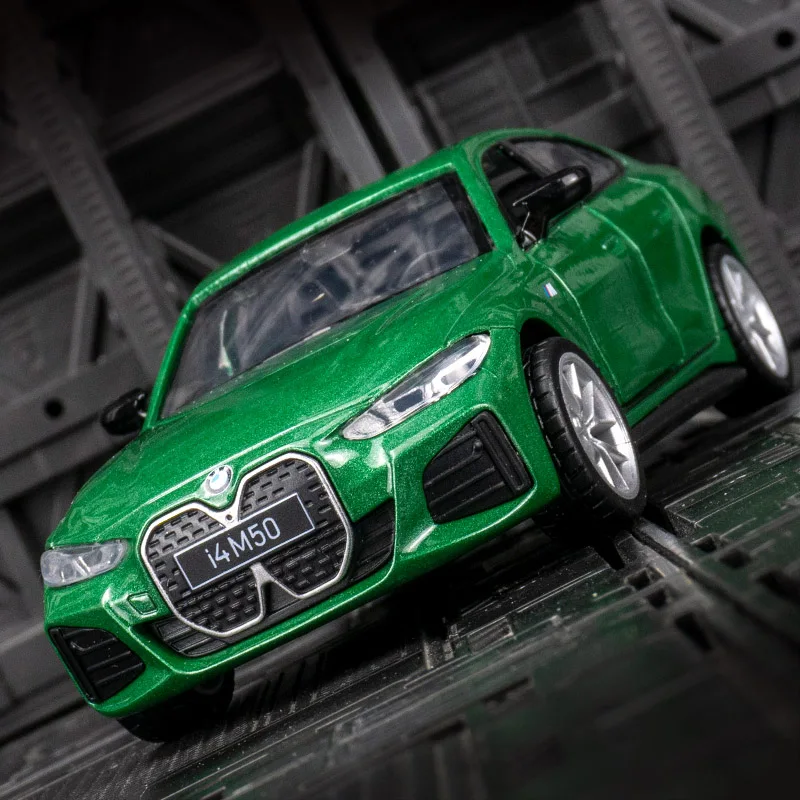 1:34 BMW i4 M50 nova liga de energia modelo de carro ornamentos coleção crianças carro pull-back 2 portas podem ser abertas acabamento fino