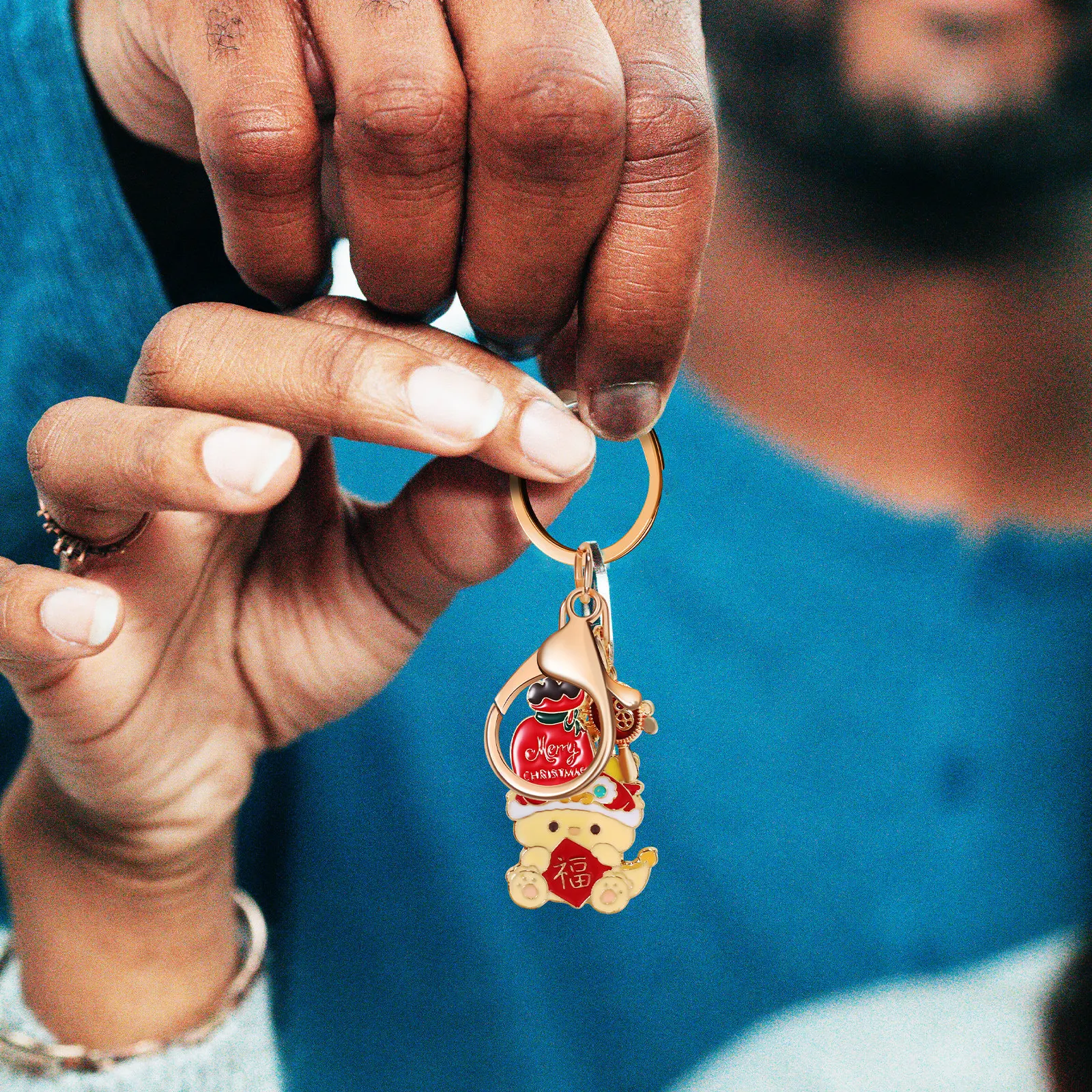 

Набор из 4 металлических брелоков-драконов: милые подвески для ключей и сумок, украшение для кошелька, символ года Дракона, подарок на удачу и процветание