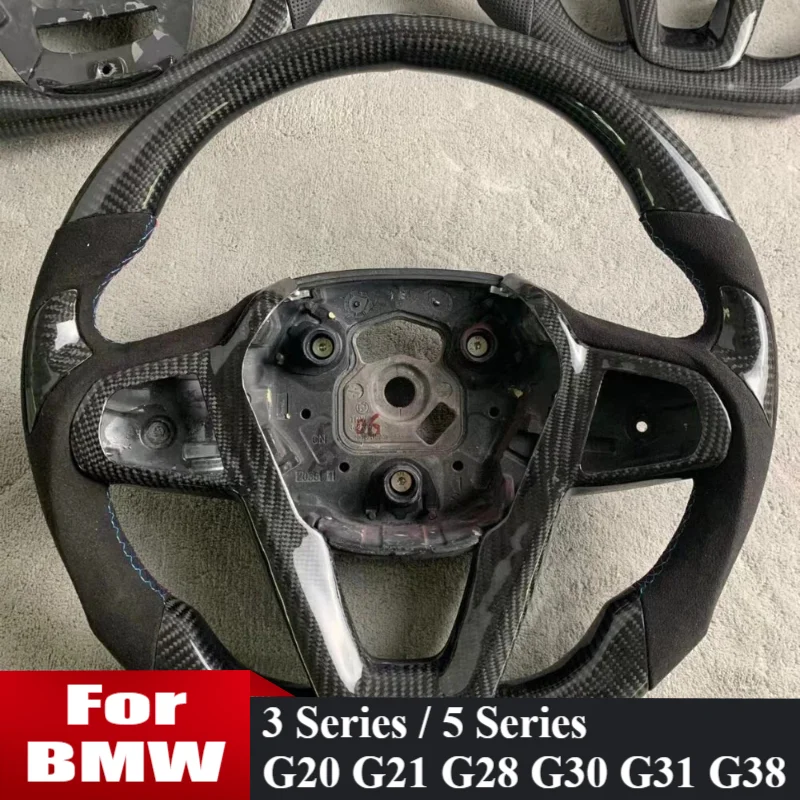 

Руль из карбона для BMW 3/5 серии G20 G21 G28 G30 G31 G38 с отделкой из замши и кожаной вставкой в центральной части