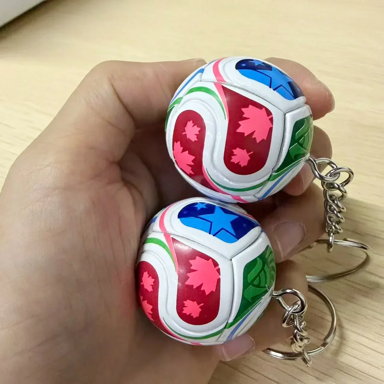 1 Stück PU-Leder 3D Fußball-Souvenir-Schlüsselanhänger für Männer und Frauen, Fußballfan-Schlüsselanhänger, Taschenanhänger, Schlüsselring, Geschenk für Freund, Accessoires 2026 – Detail 2
