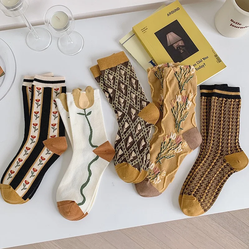 Fashion Harajuku Retro Floral Vintage Socks Woman Novelty Ethnic Elegant Cotton Casual Breathable Ladies Girls Dress Sox Autumn