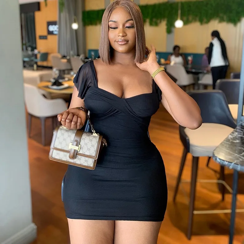 Abito attillato con colletto quadrato in stile europeo e americano avvolto sul petto con cuciture a maniche corte Pullover pieghettato Street Hipster Night