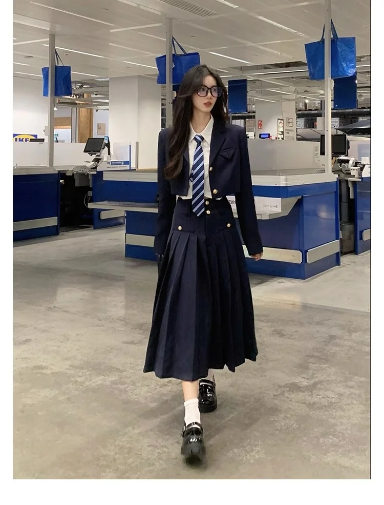 طقم بدلة نسائي من American College Sle JK orm لخريف وشتاء جديد معطف ort مطوي وتنورة طويلة طقم تي شيرت