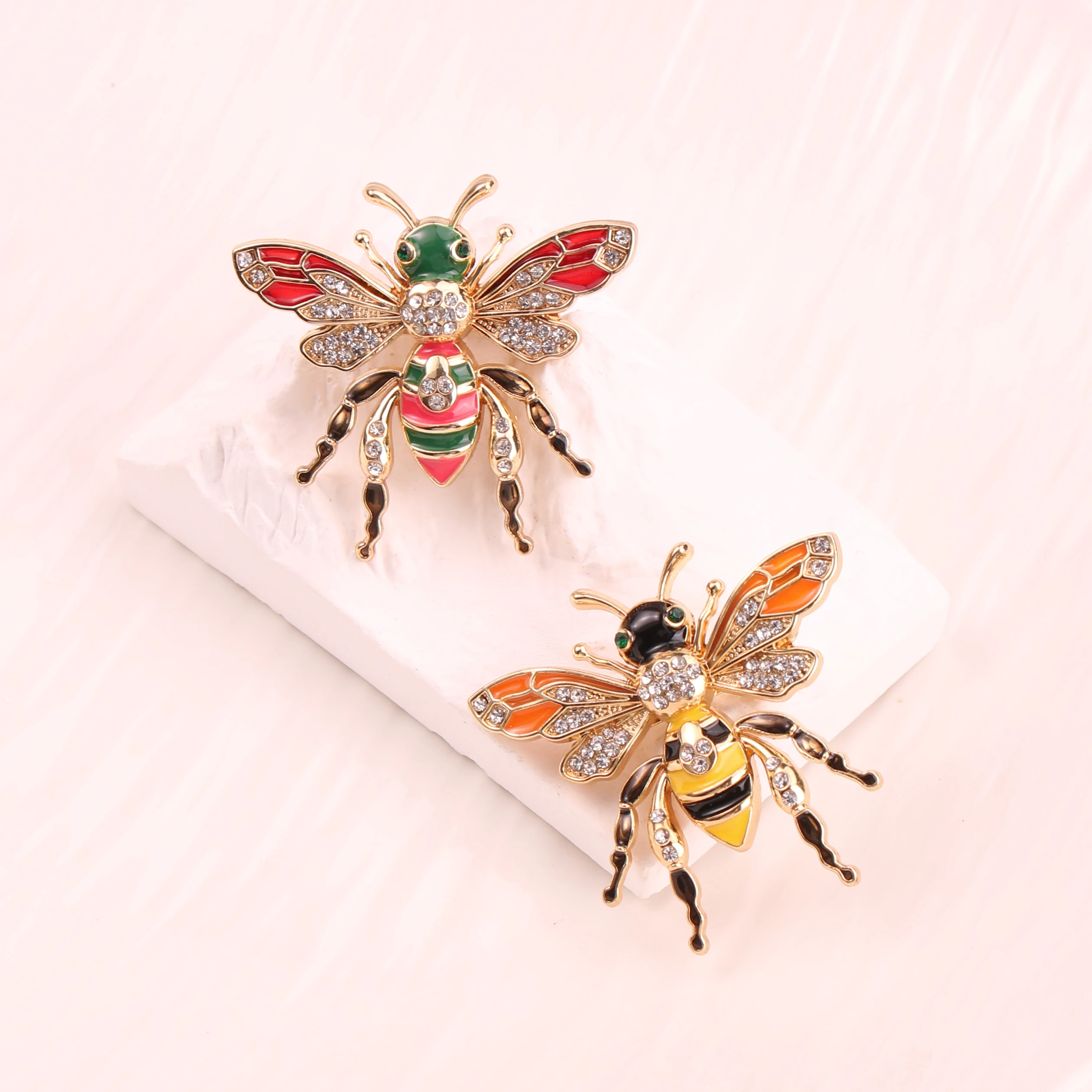 Fashionable Bee Enamel Brooches for Men and Women Creative Personality Clothing Pins Design Accessories