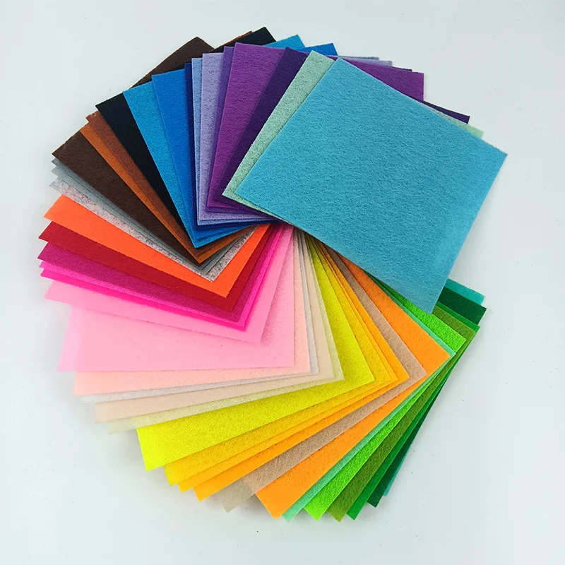 40 قطعة من قماش اللباد السميك مقاس 1 مم، متوفرة بألوان وأحجام مختلفة. مناسبة للصناعة اليدوية.