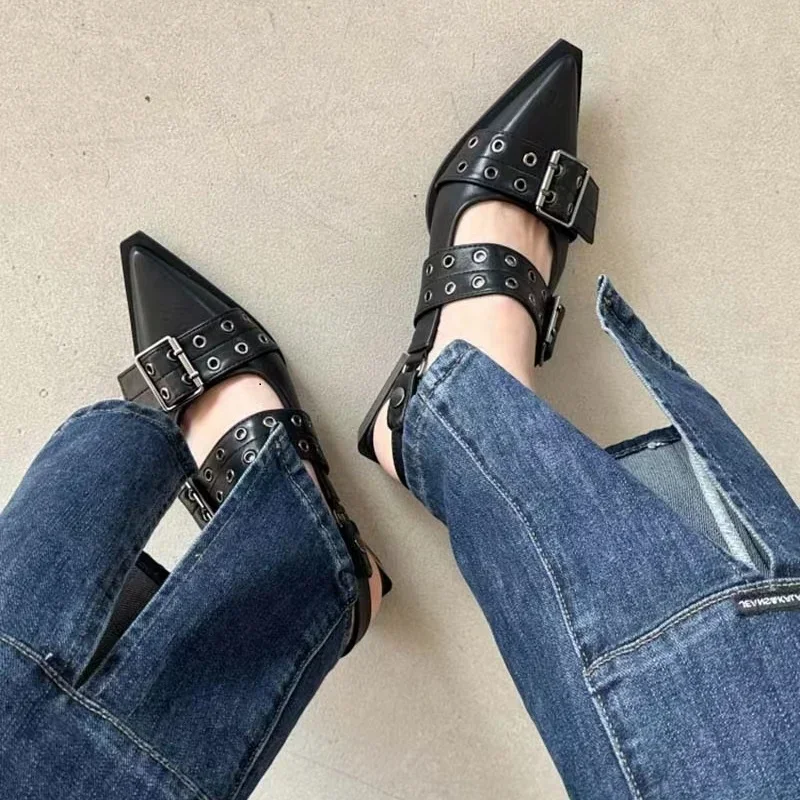 Buty na pasku gotyckie masywne obcasy damskie czółenka nit Street Style średni obcas Punk Vintage casualowe sandały wiosna lato 2024