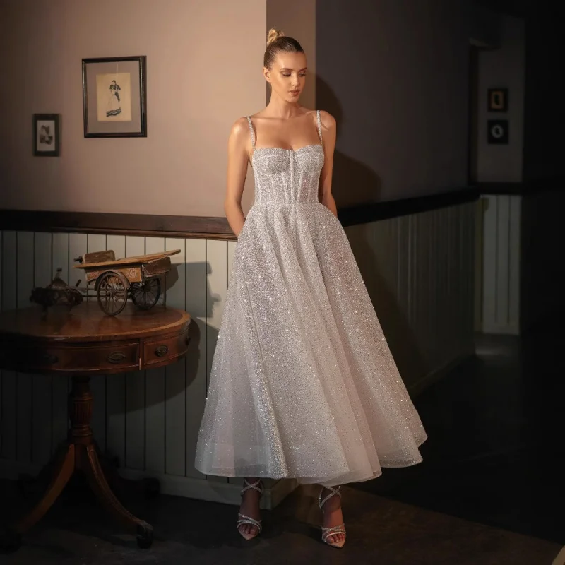 

Strappy silver-sprayed short wedding dress with a puffy skirt, European and American style short wedding gown