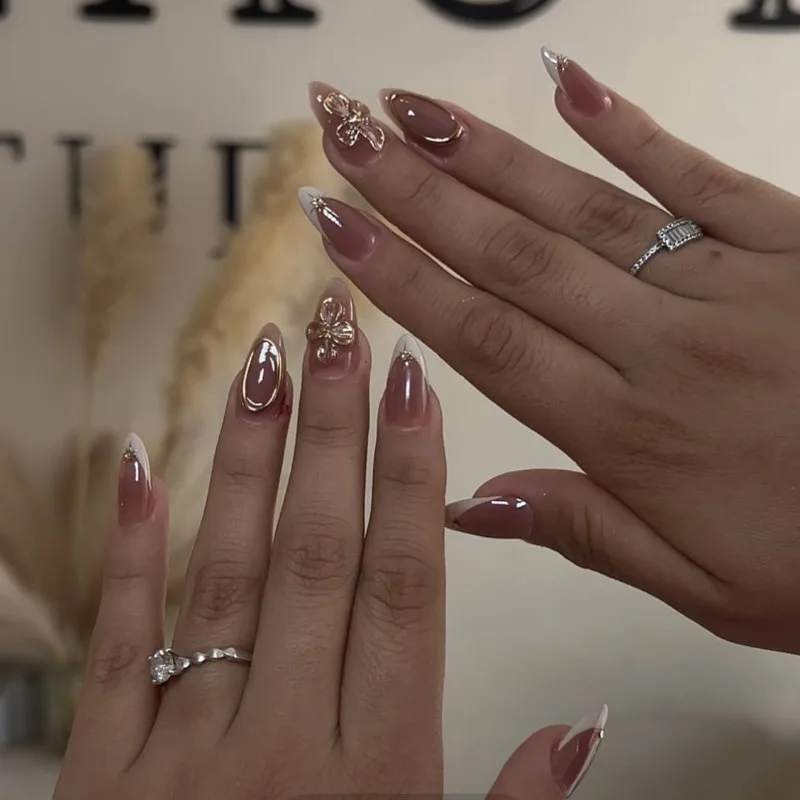 

24PCS Simple White French False Nails Glossy Nude 3D Carved Flowers Press on Nails Golden Stars Patterns Almond Fake Nails Patch