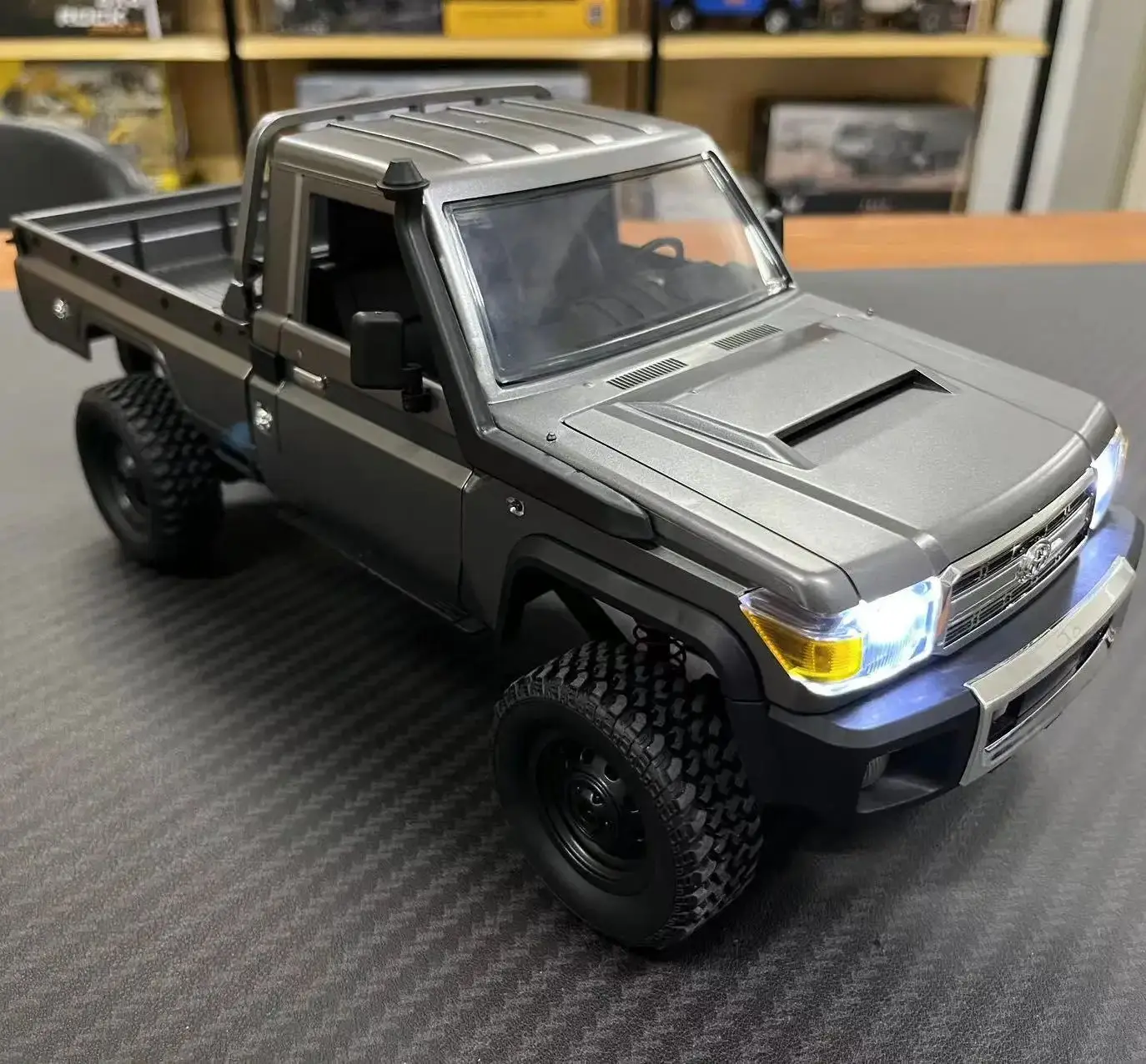 mn-82-coche-rc-a-escala-completa-con-faros-controlables-wpl-mn82-pro-modelo-de-camioneta-todoterreno-version-mejorada-juguete-para-ninos-regalo
