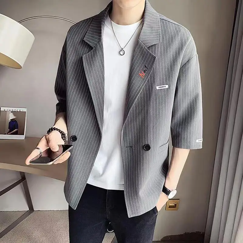 3-A21  Summer casual striped suit jacket for men with mid-length eeves, British style,some loose three-quarter sleeves, small su