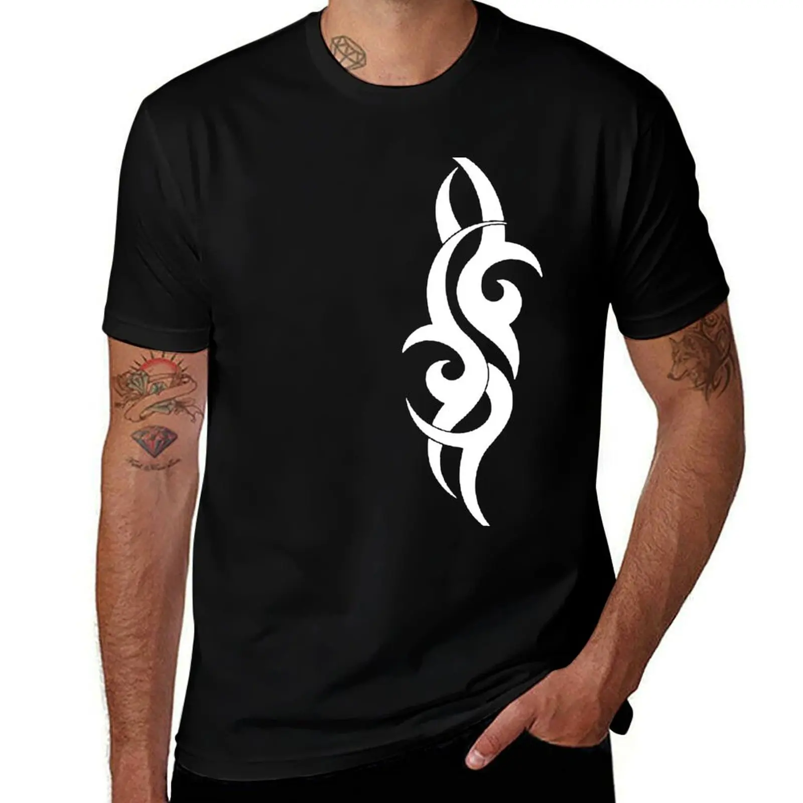 An authentic and traditional tribal tattoo of the New Zealand Maori. A striking Polynesian symbol of Maoritanga, pride, T-Shirt