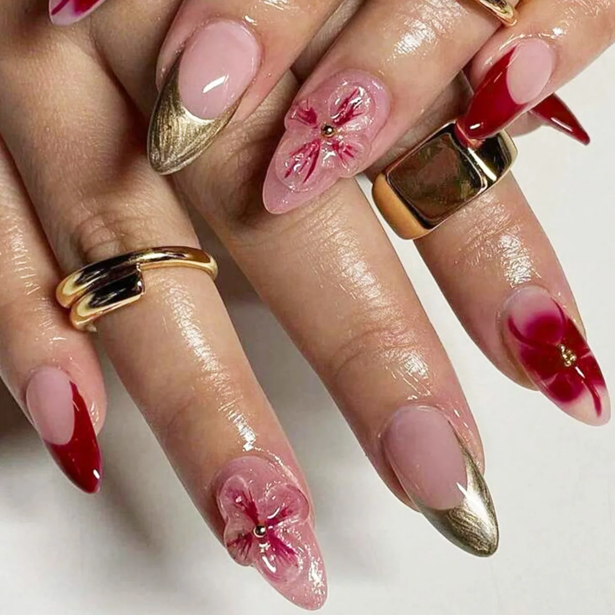 24pcs Glossy Light Pink Fake Nails Red and Gold French Style Stereo Flower Decor Press On Nail Simple Cool Almond False Nail Tip