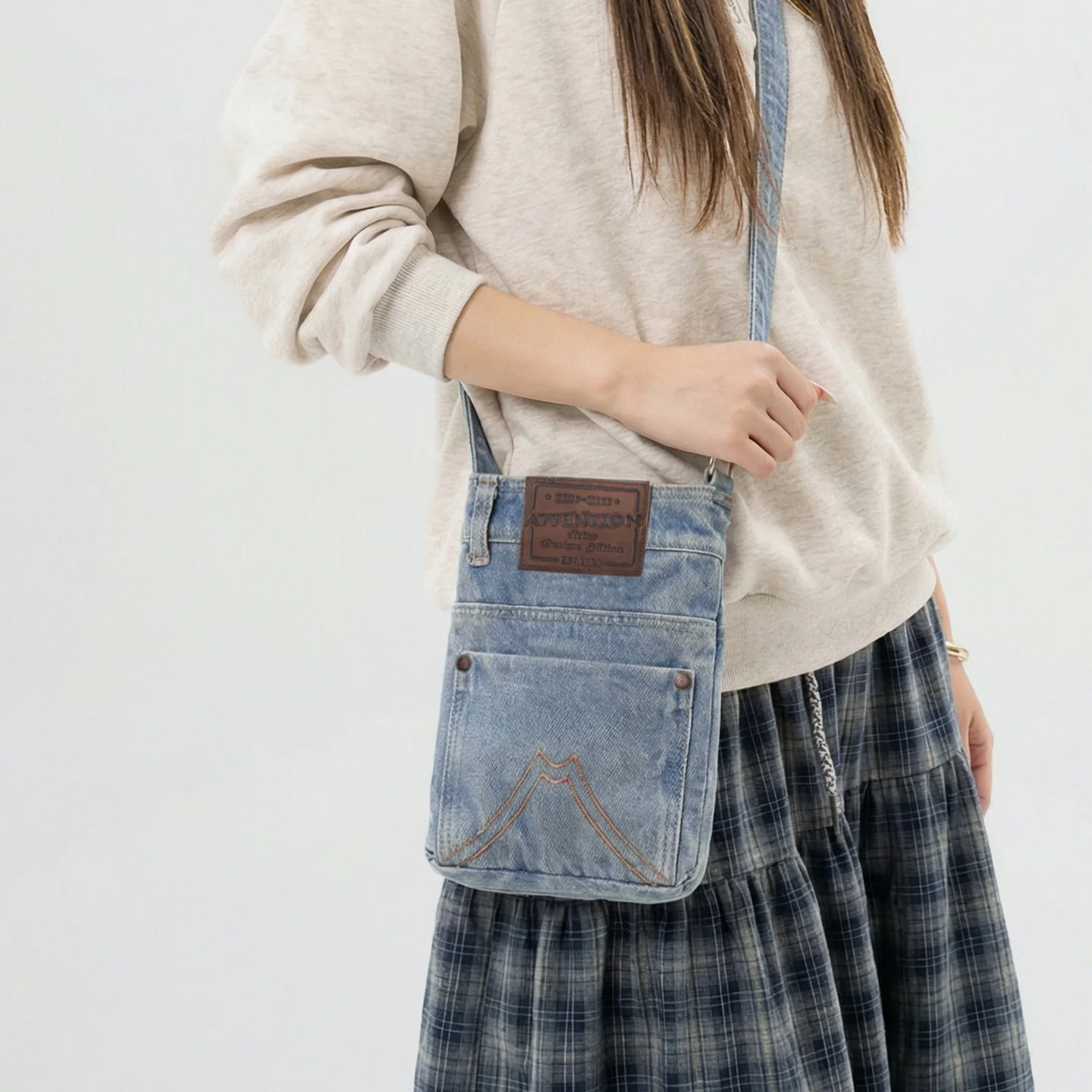 

Maden Women's Vintage Denim Crossbody Small Bag Casual Outdoor Shoulder Handbag Phone Bag Commuter Bag Spring Summer