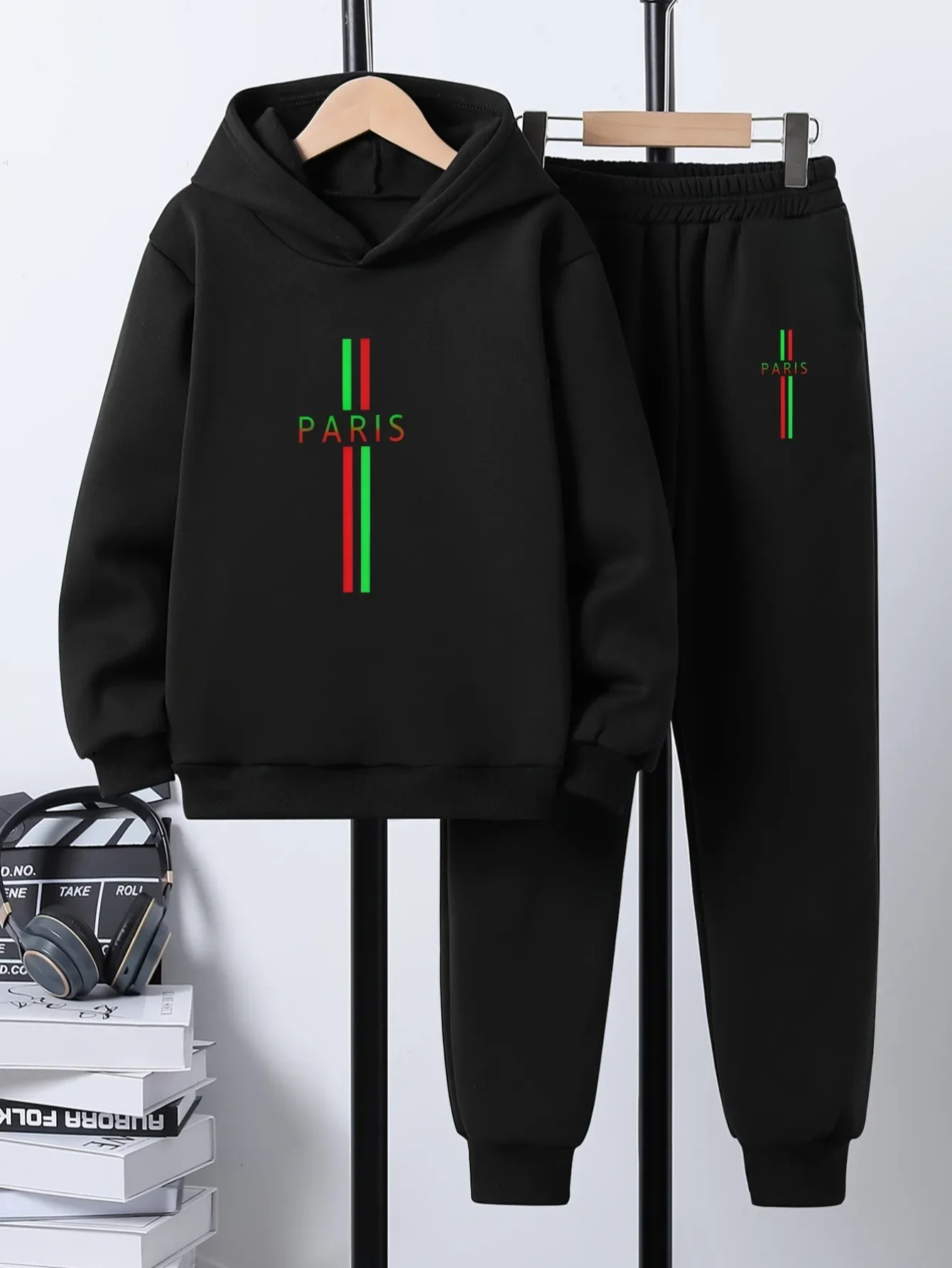 New Autumn/winter 2-piece Children's Hoodie and Jogging Pants Set, Featuring Stylish and Cool Patterns, Sporty and Casual.