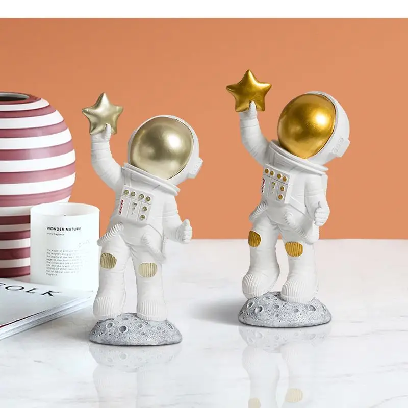 Resin figure sculpture Cartoon spaceman astronaut Golden Planet star ornaments Children's room furnishings Home Decoration