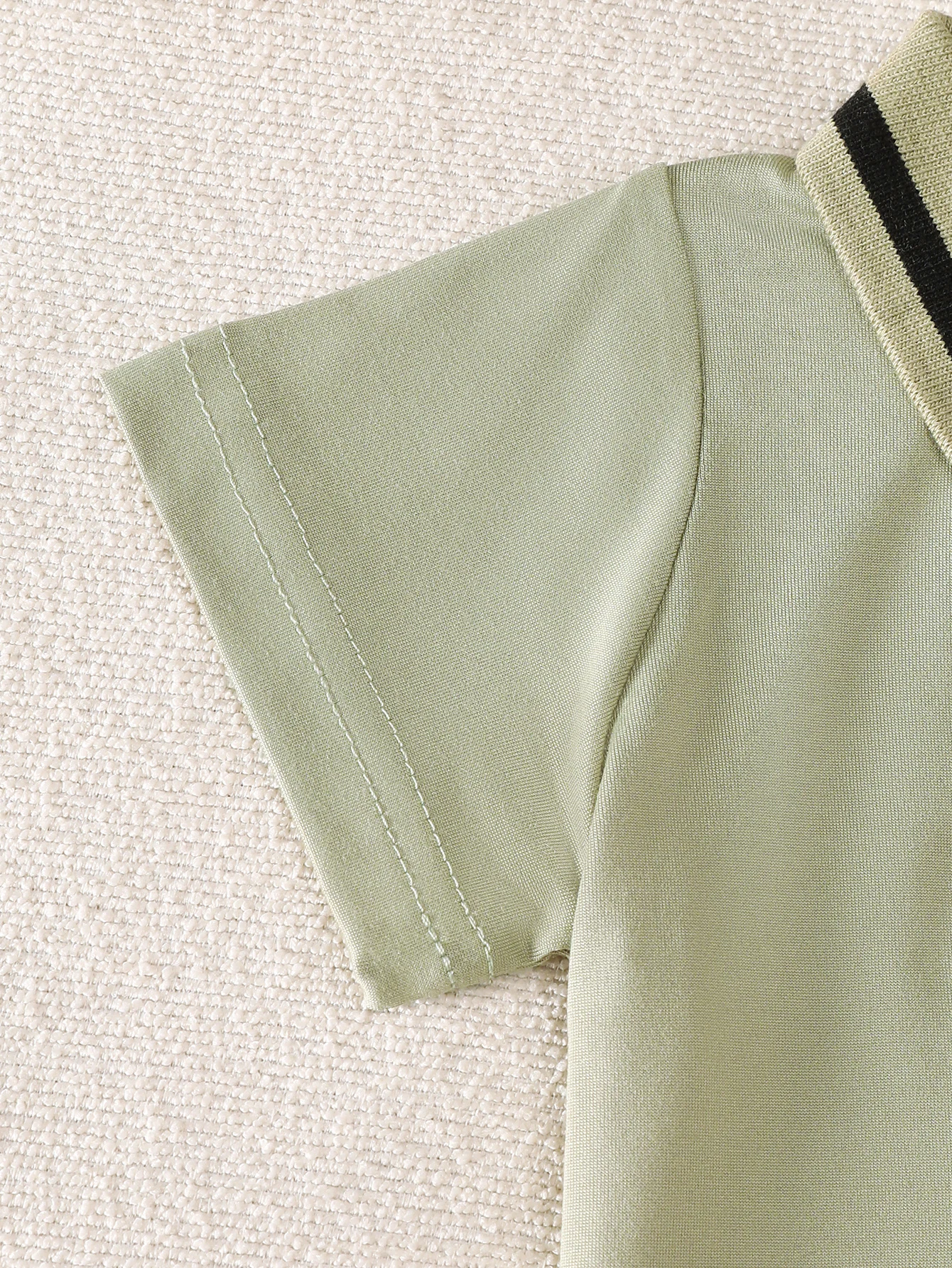 Baby- und Kleinkind-Sommermode, lässiger britischer Stil, Poloshirt und Shorts Zweiteiler-Set, erbsengrünes besticktes Pony-Revers-Oberteil + armeegrüne Cargo-Shorts mit Taschen, 2-teiliges Set – Detail 3