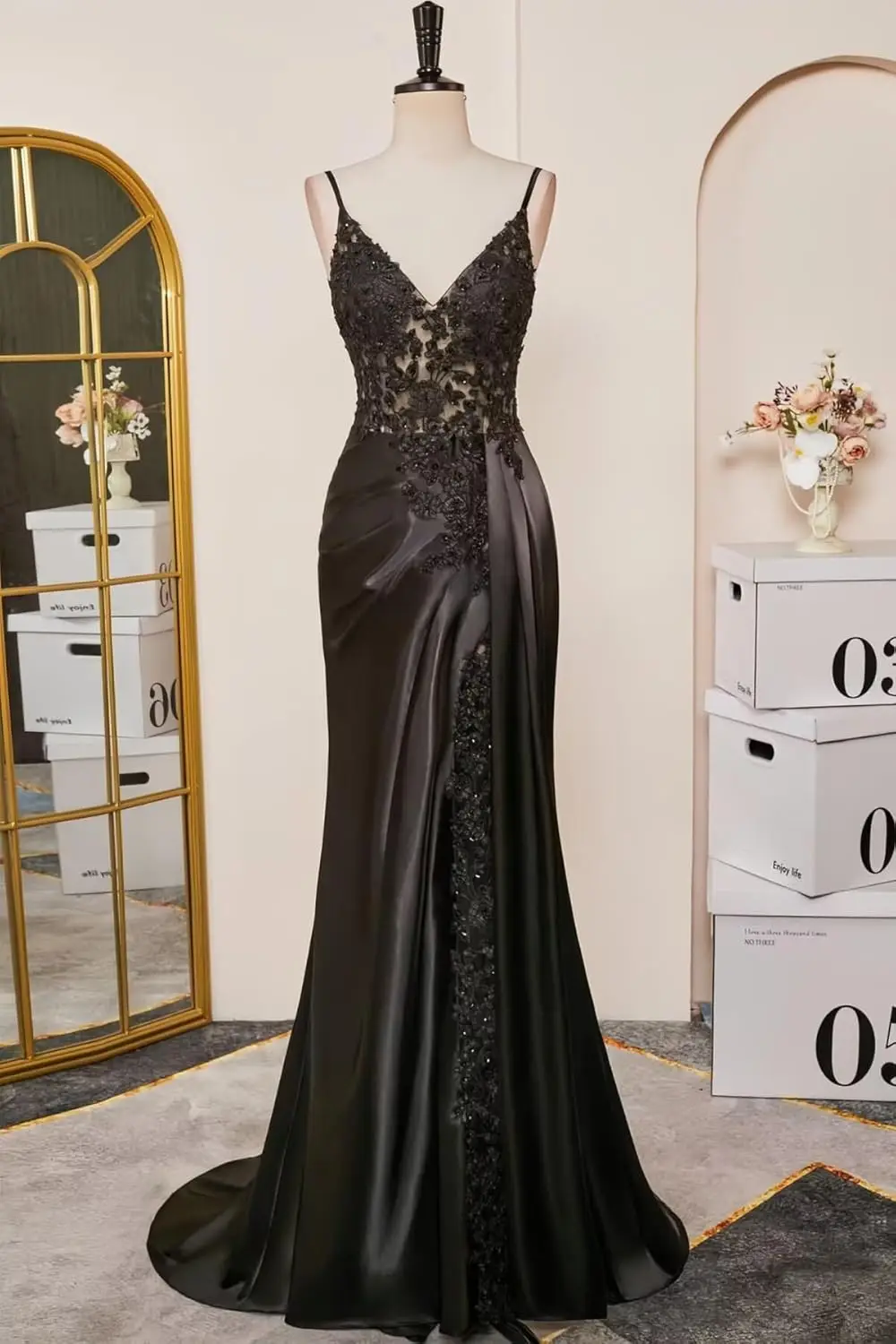 

Mermaid Satin Prom Dress for Women Spaghetti Straps Lace Applique Formal Evening Dress