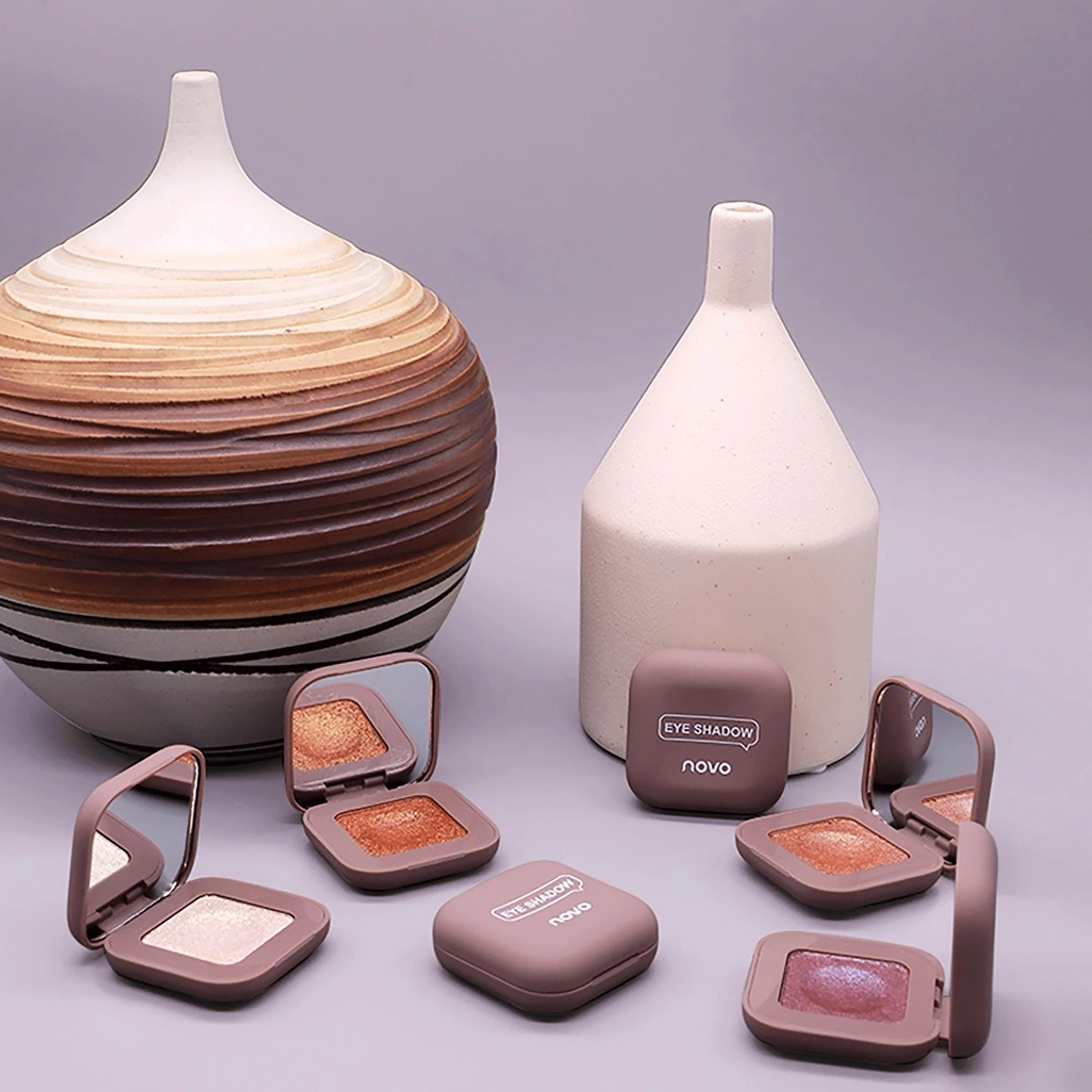 NOVO フラッシュ パール調 モノクローム アイシャドウ ハイライト用、普段使い、パーティー、ステージパフォーマンスに最適。