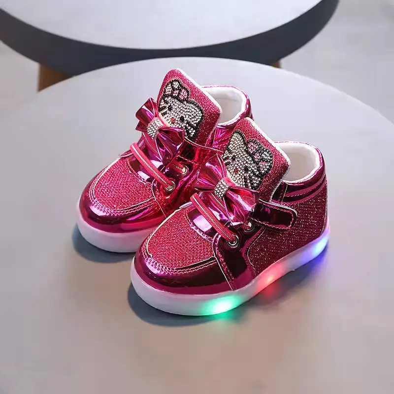 Hello Kitty Children Luminous Shoes Girls Sport Running Shoes Baby Flashing Lights Sneakers Toddler Little Kid LED Sneakers 2024