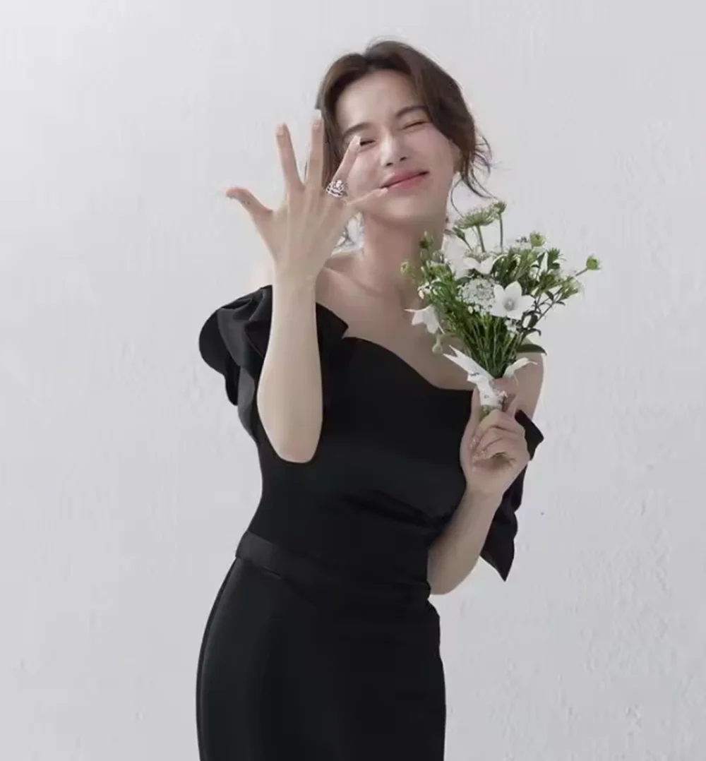 فستان زفاف من الساتان مكشوف الكتفين 2024 فستان زفاف جديد أسود رسمي على شكل حرف A للحفلات الراقصة حسب الطلب