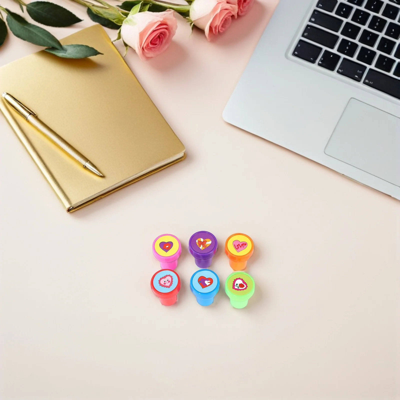 Set di timbri a inchiostro a forma di cuore da 60 pezzi, timbri per insegnanti di cartoni animati vibranti per adesivi ricompensa, attività in classe, scrapbooking