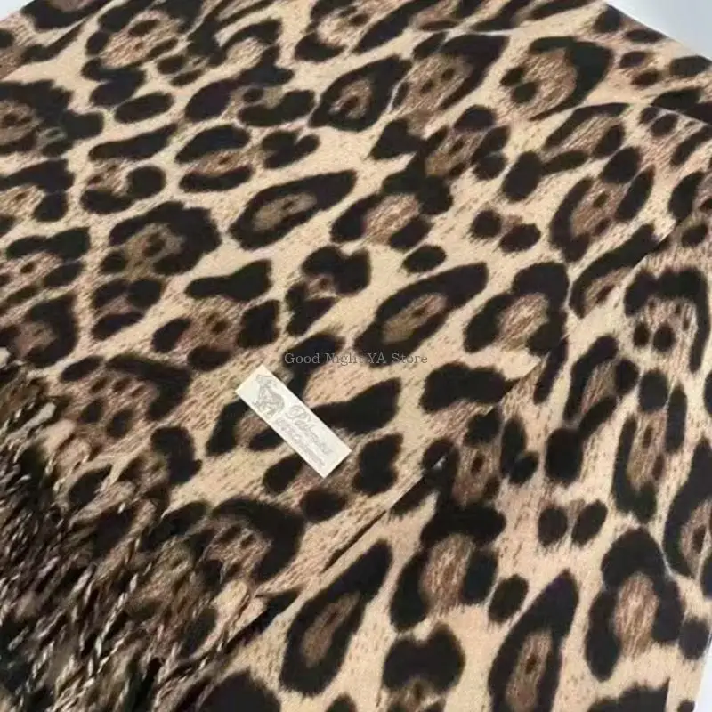 

Fashionable Leopard Print Scarf Thickened Warm Shawl Lightweight Hijab Headwrap Scarf For Travel Casual Wear
