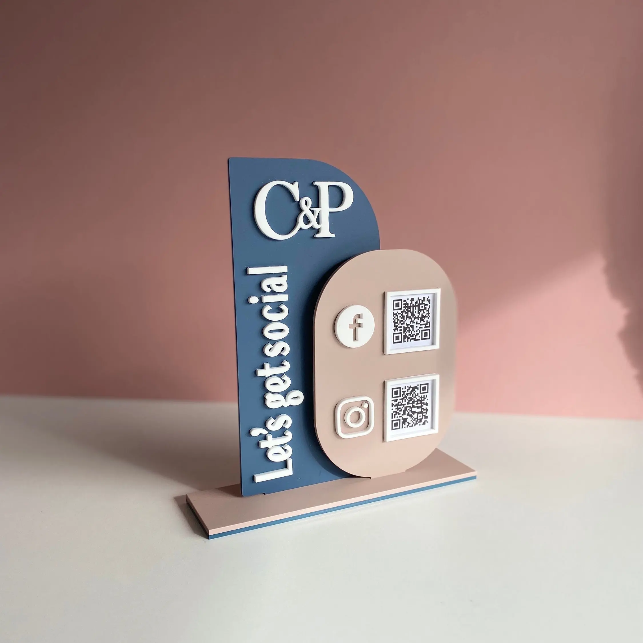 حامل عرض رمز الاستجابة السريعة لسطح المكتب من الأكريليك قابل للتخصيص مناسب لتاجر الوسائط الاجتماعية للأعمال وجامعي مراجعة Google