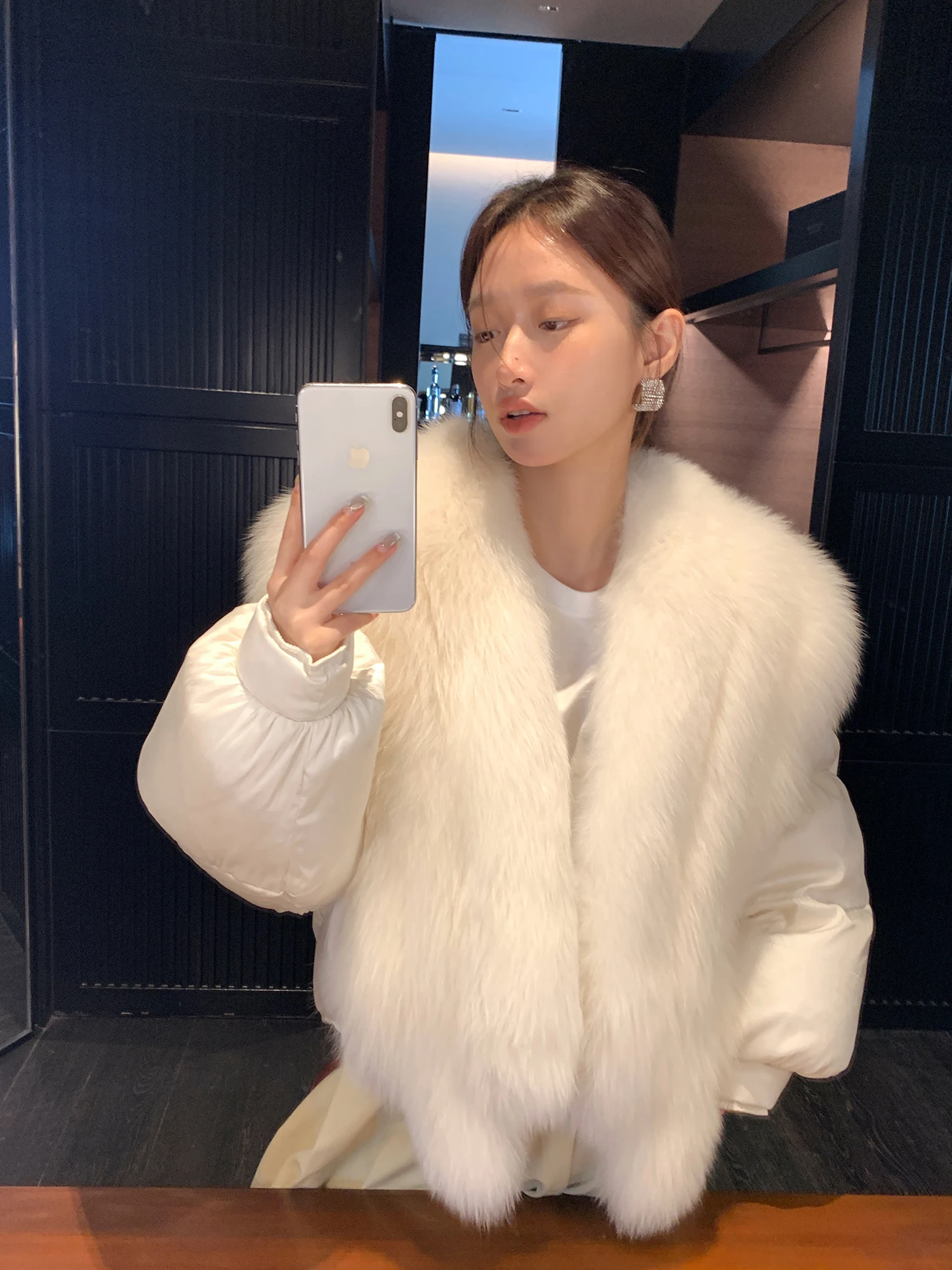 Fur Coat Women's V-neck Three-Button Loose Casual New Full Leather Fox Fur Short White Goose down Light down Jacket Fashion 1Pc