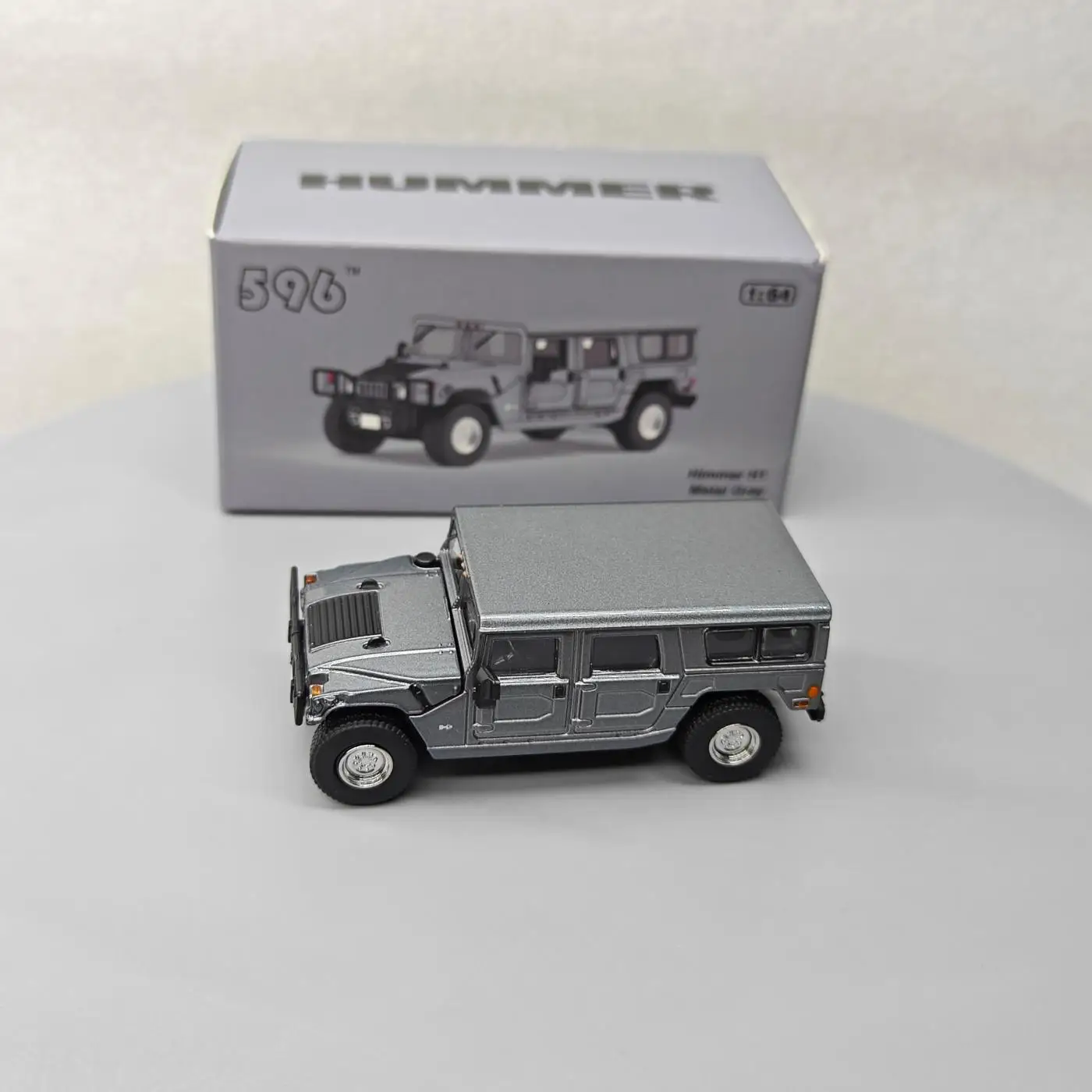 

596 1:64 Hummer H1 Grey Advanced Collection Ornament Car Models
