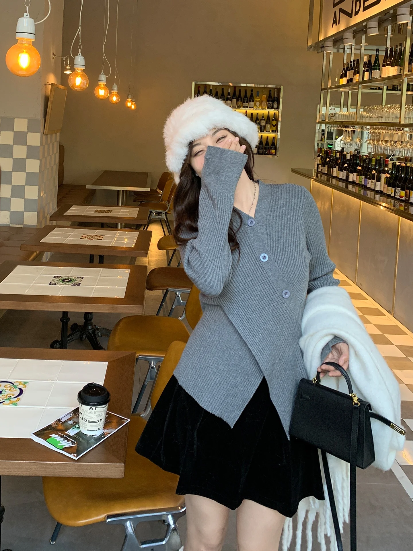 

Женский трикотажный топ больших размеров с V-образным вырезом, перекрестной отделкой на талии, длинными рукавами, повседневный зимний топ, свободный и стройнящий крой, удобный в носке