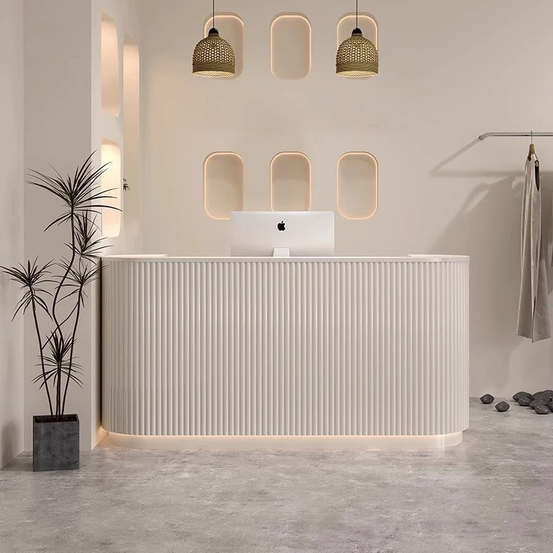 

Касса для магазина одежды Легкая роскошная простая женская одежда Магазин детской одежды Маленький барный столик Изогнутый салон красоты