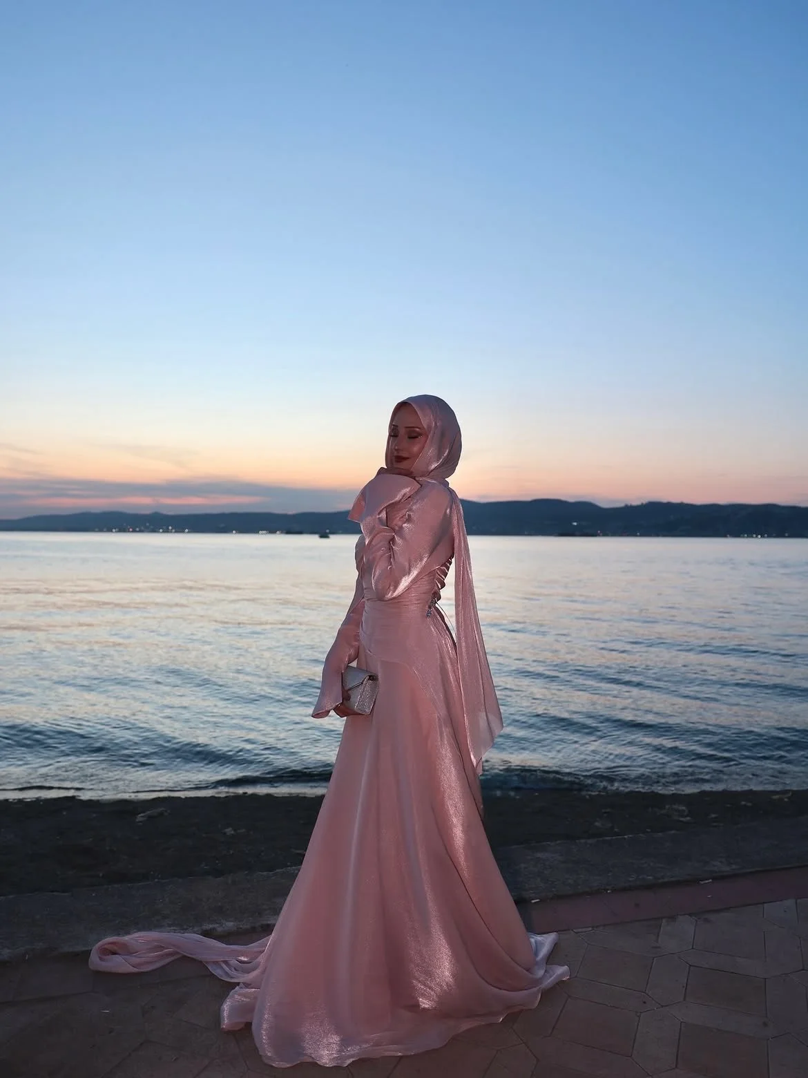 Xijun Modest Pink Evening Dresses Long Sleeves Pleated Shawl A-Line Prom Dresses O-Neck Formal Prom Gowns 2026 Women Customized