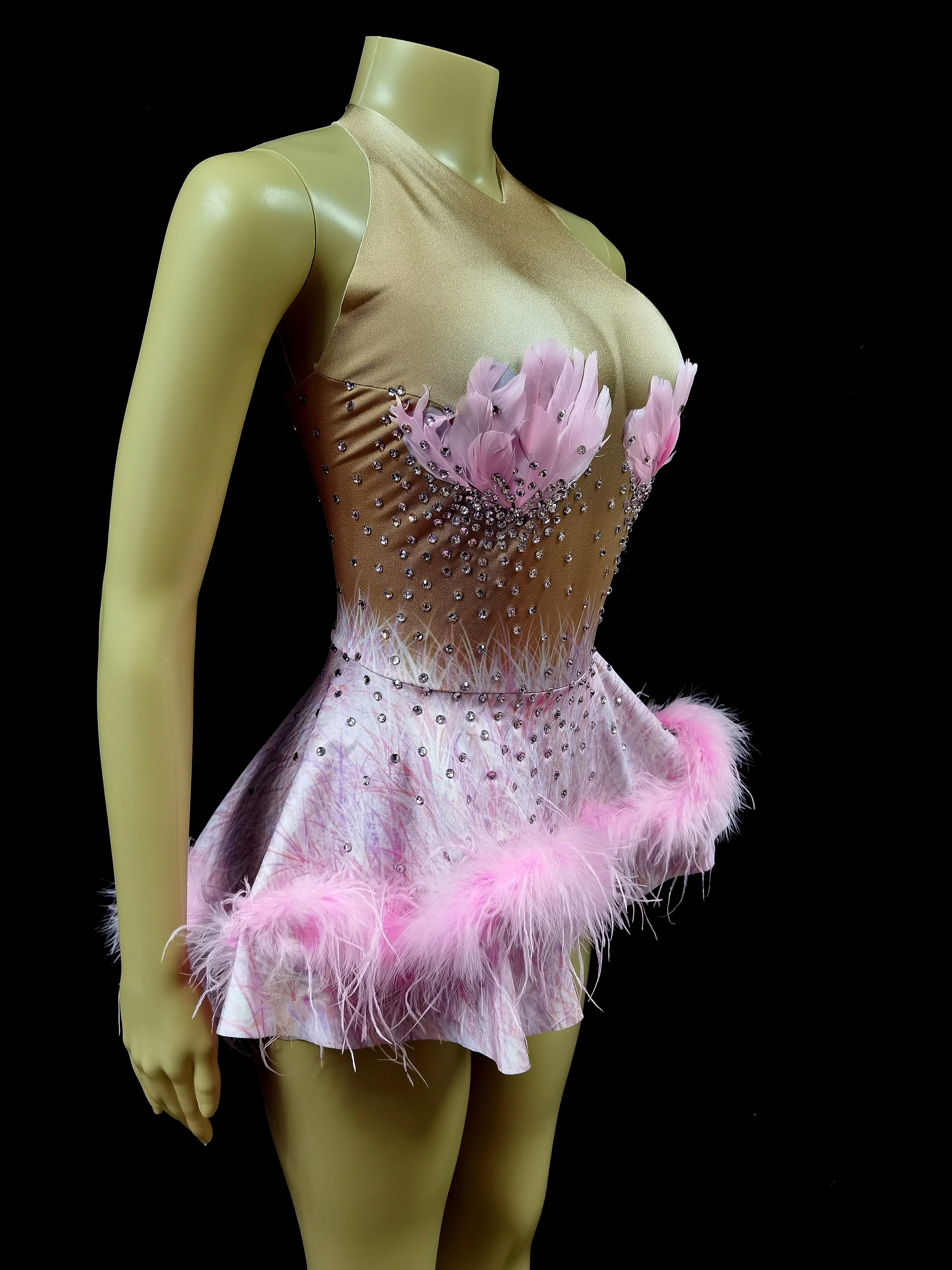 Disfraz de actuación para Club nocturno, Bar, cantante femenina, equipo de baile, estampado de carne expuesta, vestido Poncho de flamenco con plumas rosas