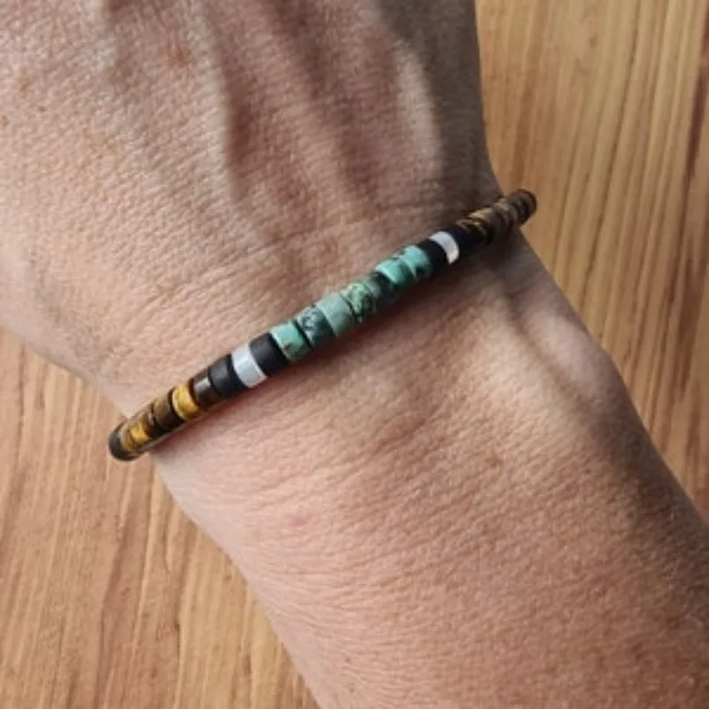 سوار بسيط من عين الفيروز وعين النمر،