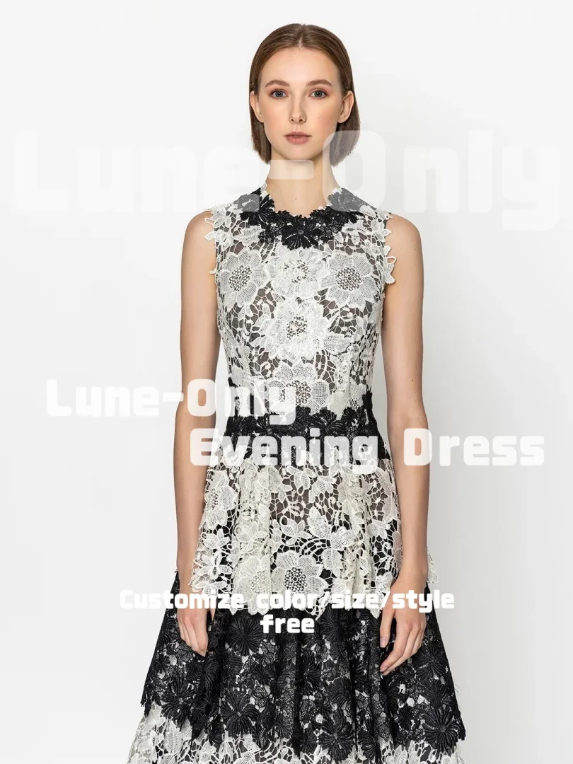 カスタマイズされたノースリーブの黒と白のティアードフラワーレースの女性用イブニングドレス、Aラインのエレガントなパーティガウン、ミディ丈のプロムフォーマルドレス