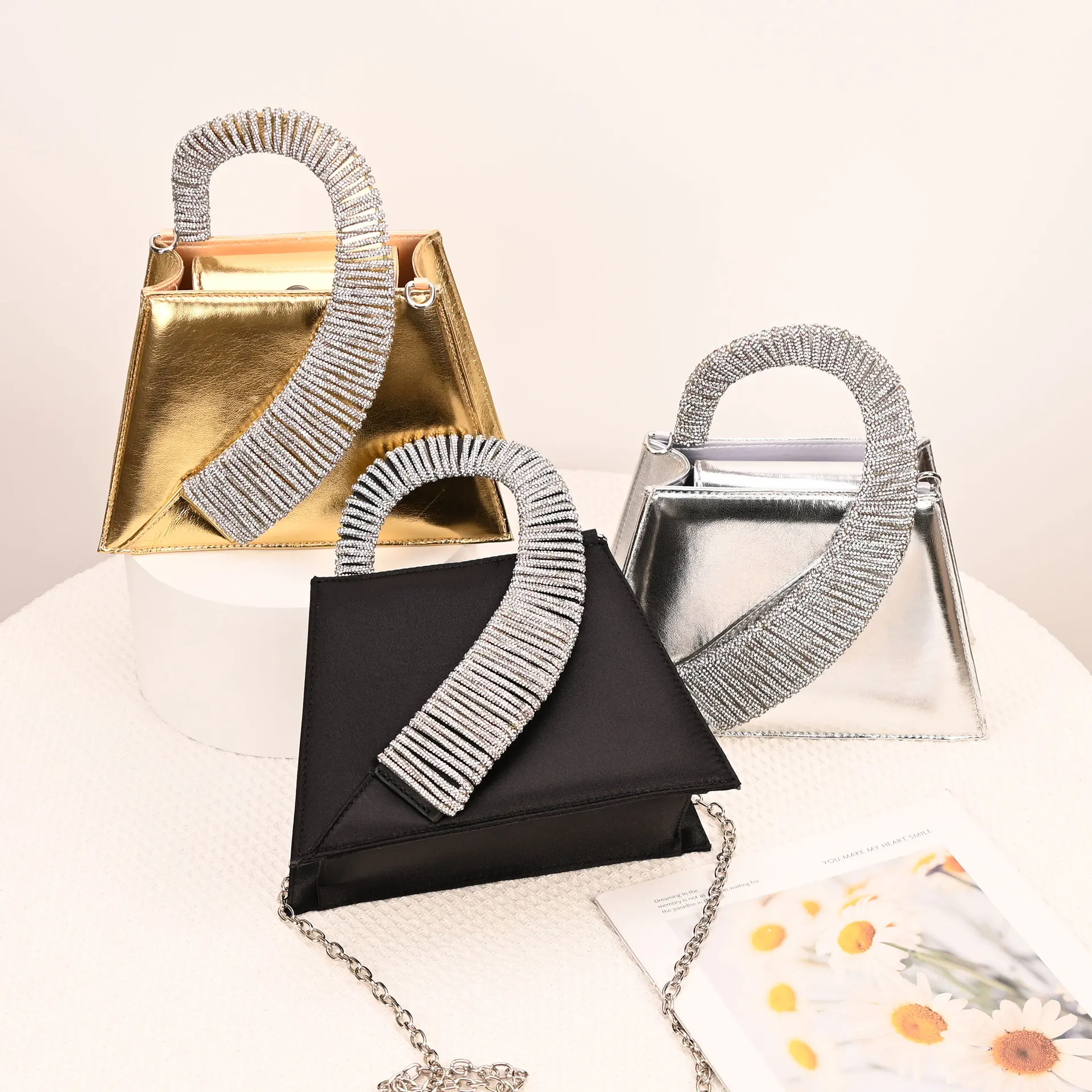 borsa-a-tracolla-di-alta-gamma-per-donna-elegante-e-lussuosa-in-pelle-design-classico-e-trendy-stile-vintage-casual-e-semplice