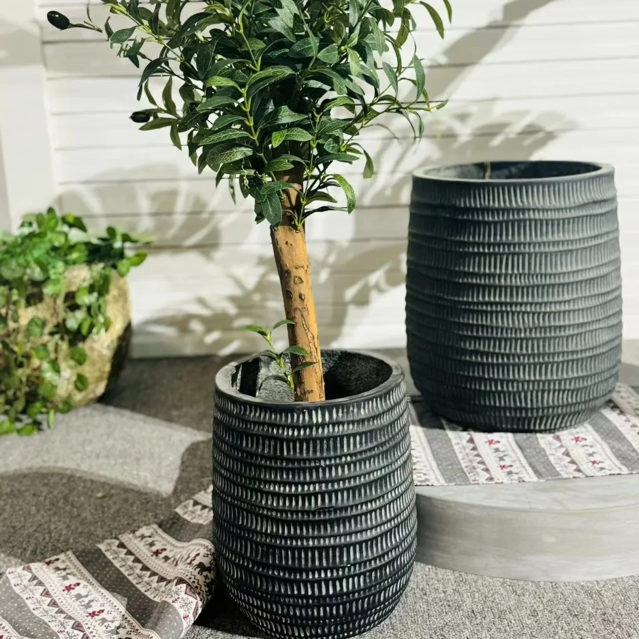 Nordic simple black texture cement flower pot personalized large potted plant green plant floor shopping mall living room cement