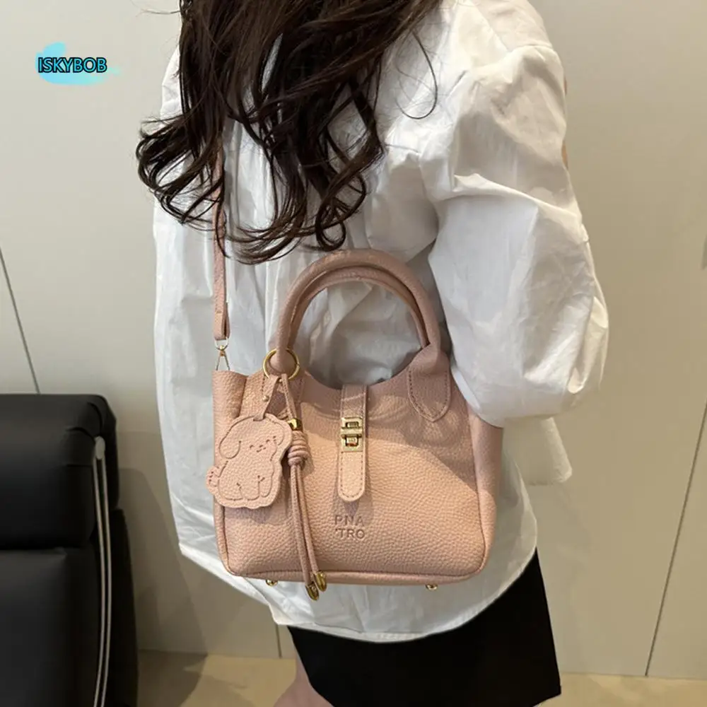 

Trendy Chic Slant Cross Bucket Bag Cute Lychee Pattern PU Leather Shoulder Bag Puppy Pendant Luxury Commuting Handbag Ladies
