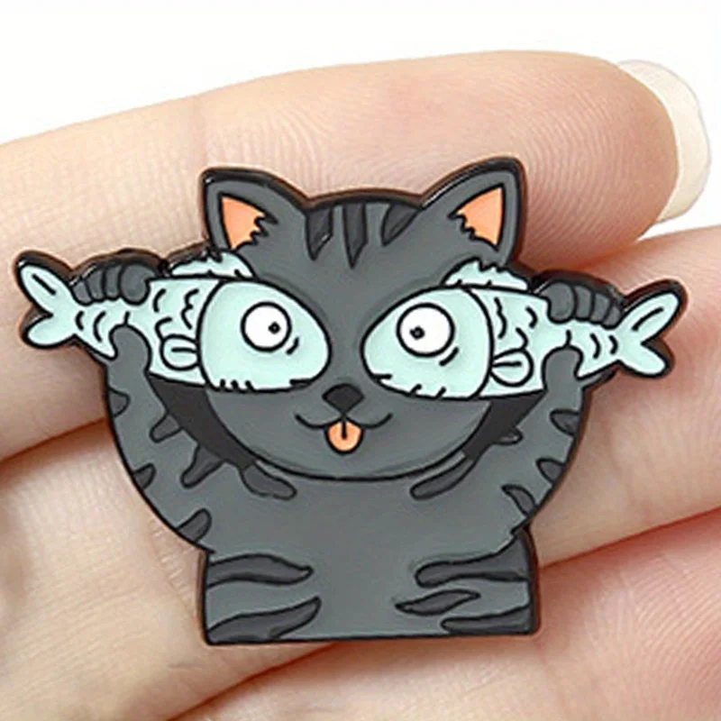 دبوس طوق زر القط مضحك ، في عيون القط ، لا يوجد سوى بروش السمك ، شارة لطيف