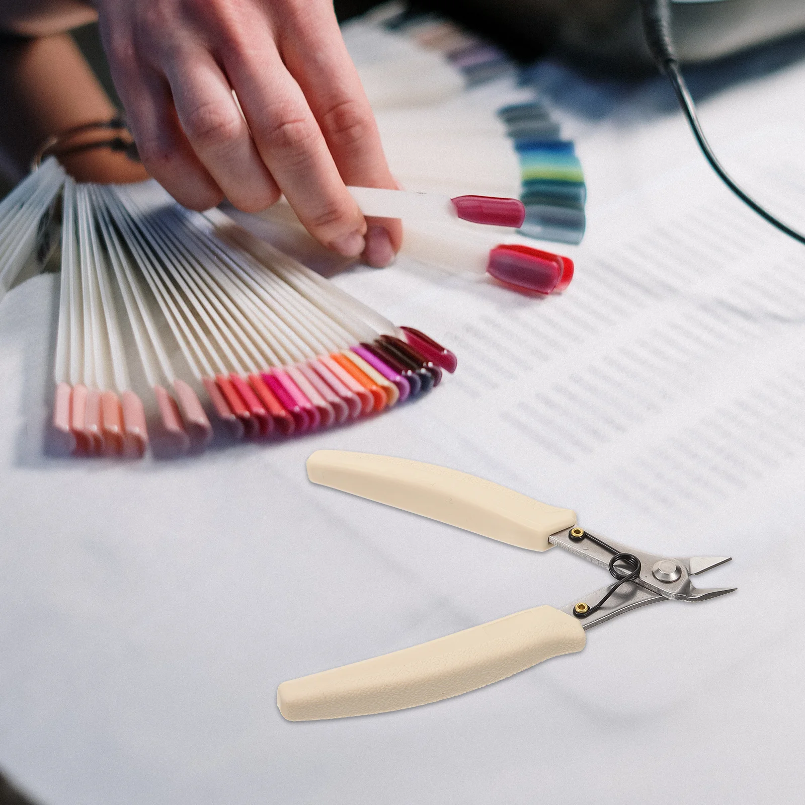 مانيكير ذو طيات تصميم متعدد الاستخدامات أداة إزالة ديكور الأظافر تجربة مستخدم متفوقة كماشة العناية بالأظافر كماشة مانيكير #1
