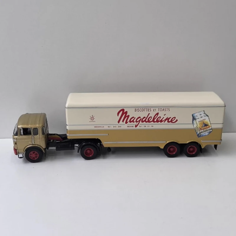 

IXO 1:43 Scale TR12 Tractor Truck Vehicle Alloy & Plastic Simulation Car Model Static Collection Decorated Holiday Gift Toy