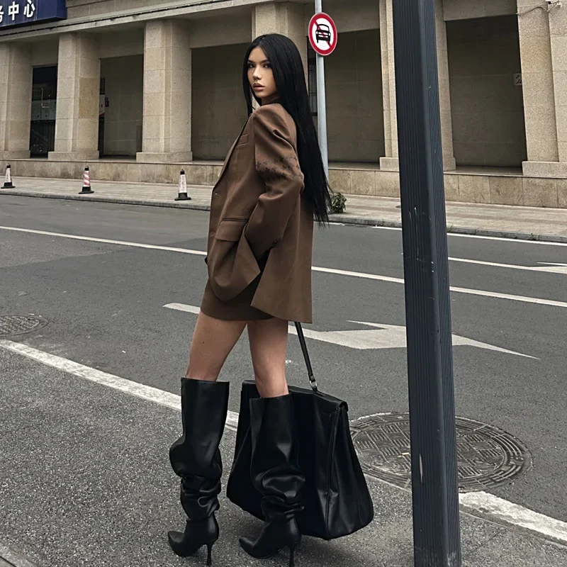 Botas largas de pierna para mujer, moda europea y americana, tacones altos finos y puntiagudos, botas plisadas cómodas para mujer 2023