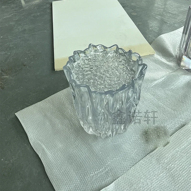 

A Modern simple coffee table creative special-shaped light decoration resin transparent glass customization