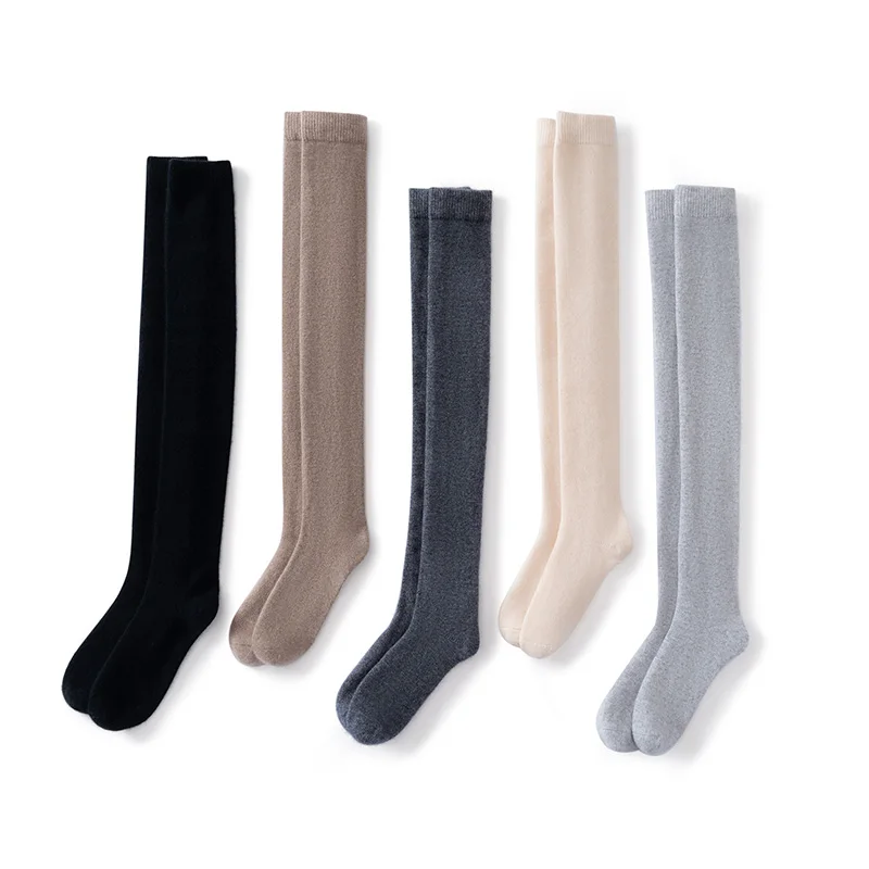 2025 100% الكشمير الخالص تخزين المرأة محبوك جوارب يمكن السير بها على الأرض شتاء دافئ المنزل الفاخرة عالية الجوارب لينة في الداخل عيد الميلاد