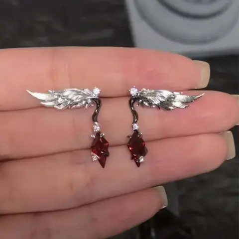 1pair Angel Wings Red Shiny Crystal Feather Couples Creative Zircon Stud Earrings for Women Punk Studs Birthday New Jewelry Gift