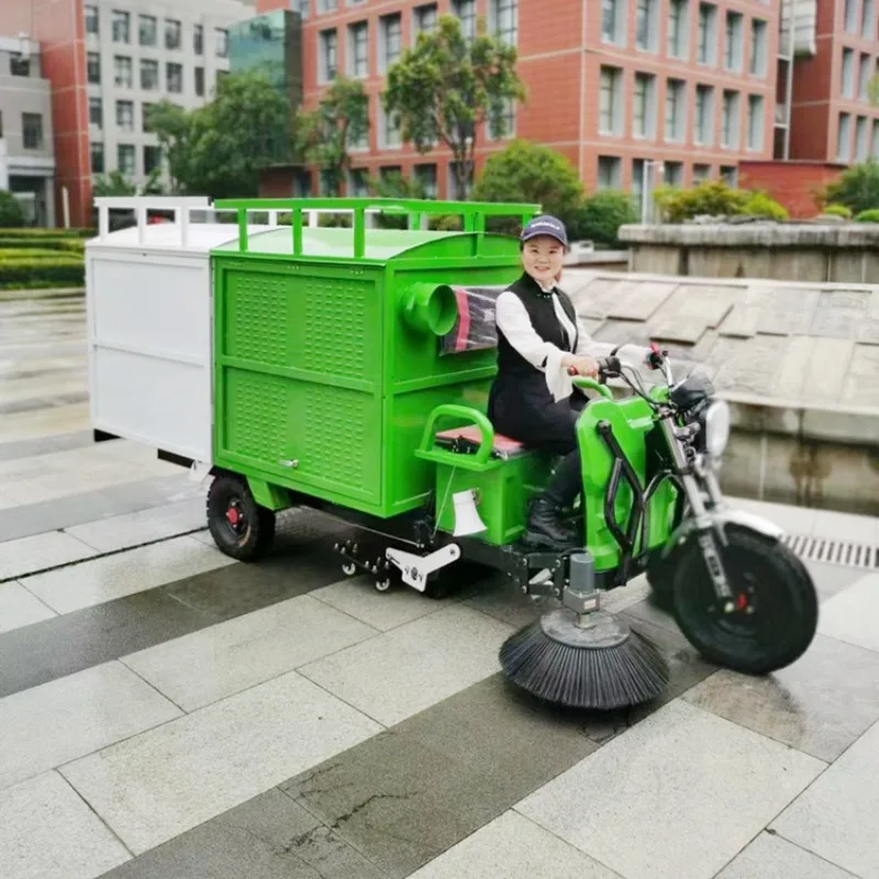 Leaf collection truck Driven grass and leaf cleaning truck