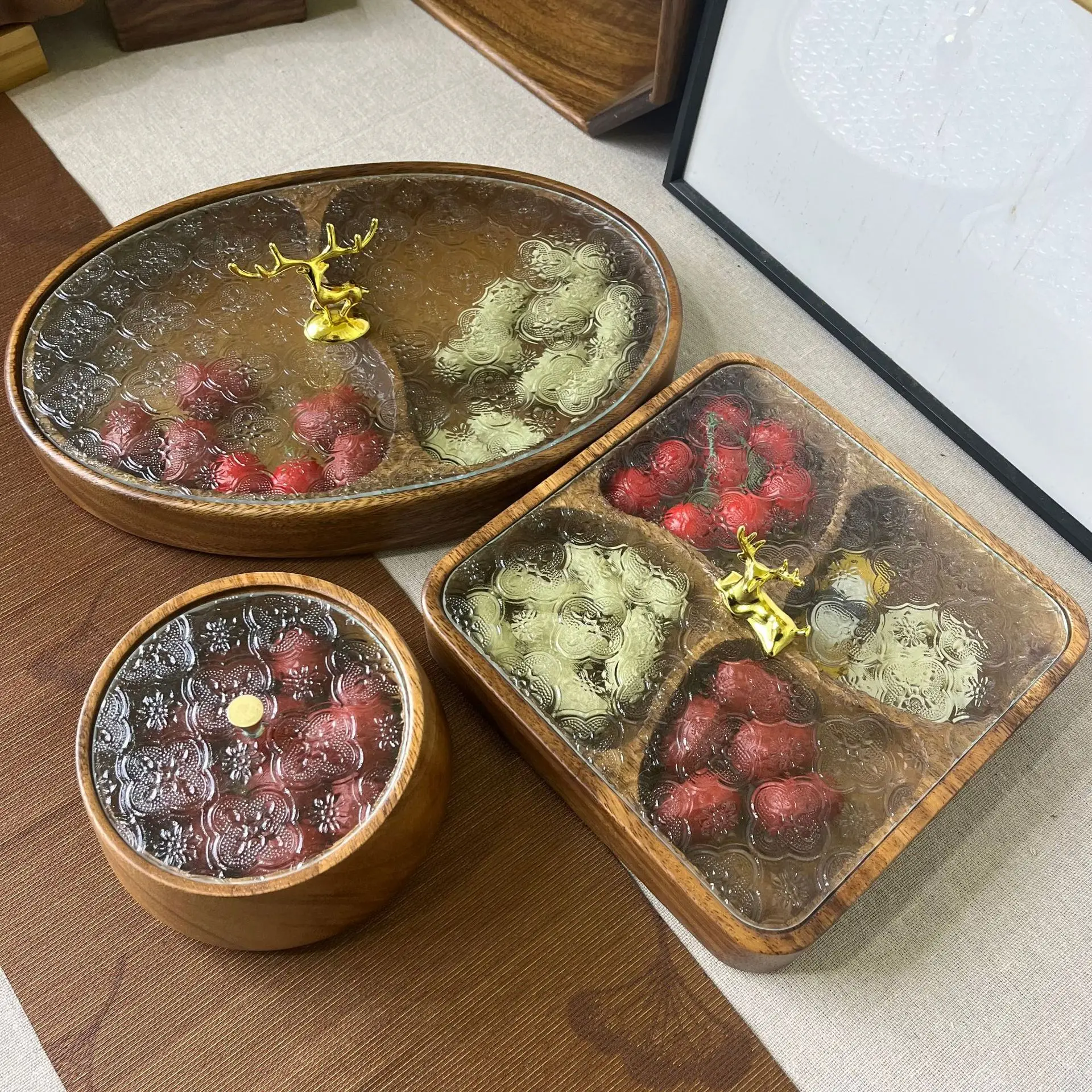 

YFY walnut fruit plate solid wood round dried fruit snack fruit plate with lid salad bowl acacia wood tray