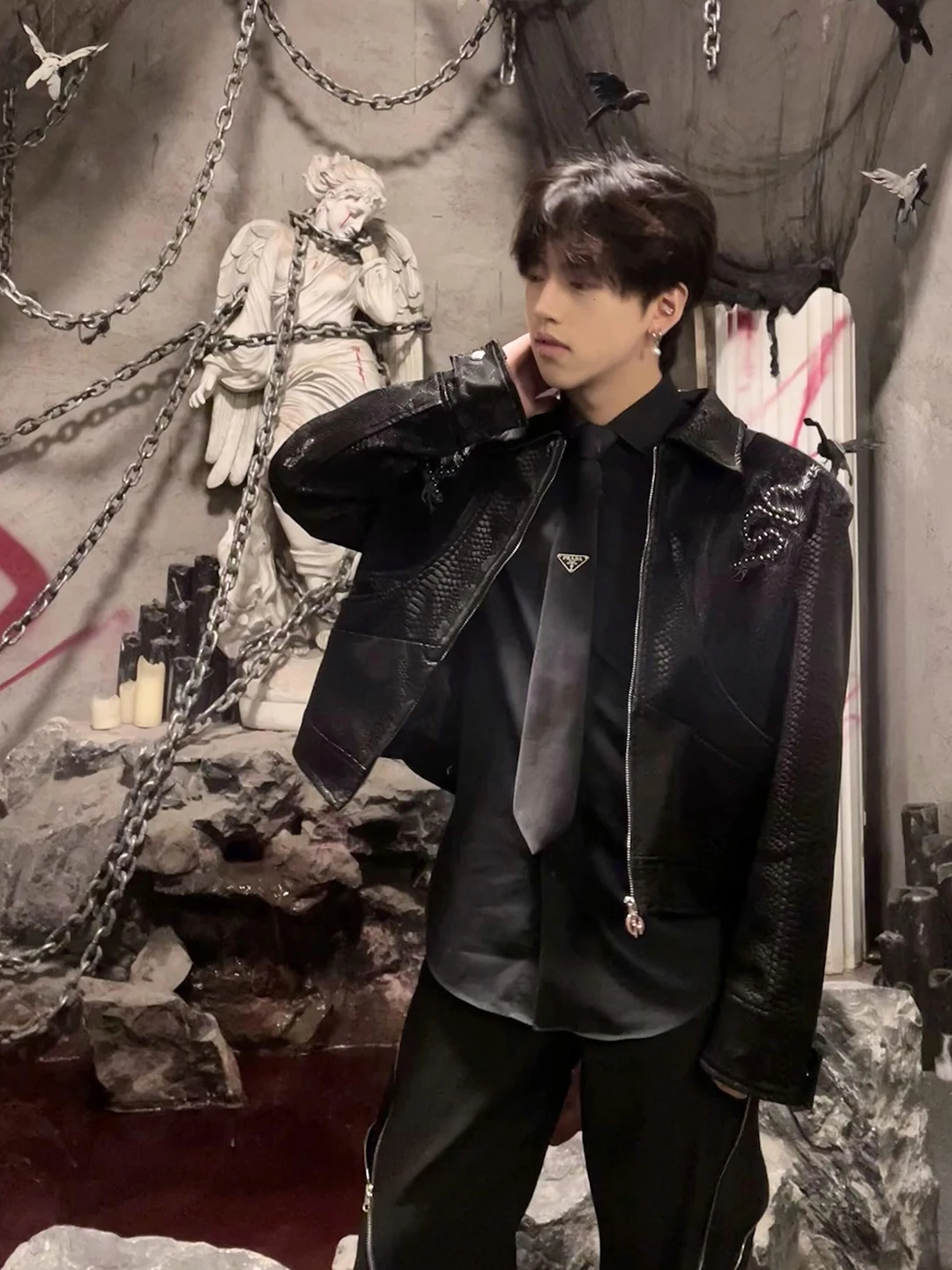 

Мужская куртка из искусственной кожи с вышивкой в виде змеиного узора, мотоциклетная, осенне-зимняя, повседневная, модная, на молнии, с длинными рукавами